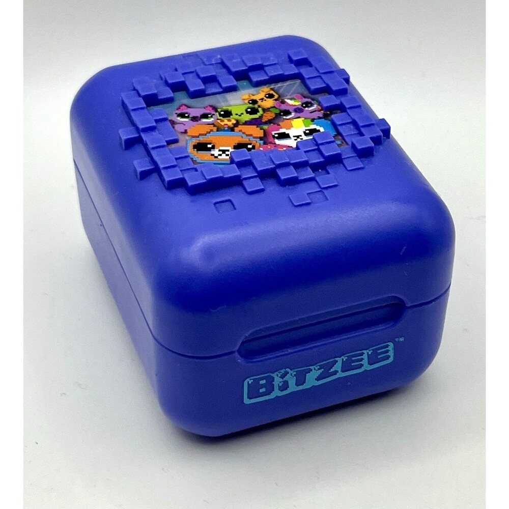 Bitzee Interactive Toy Digital Pet and Case with 15 Animals Inside (6067791)